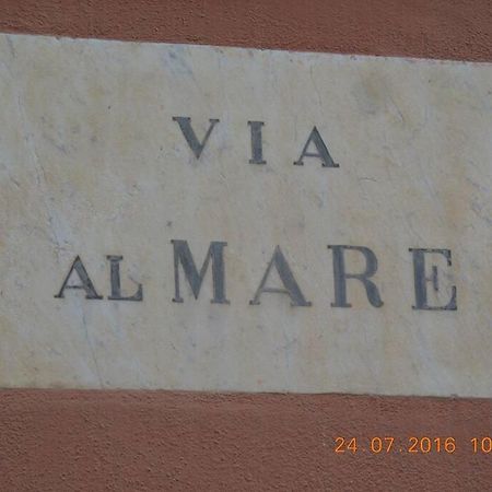 Ferienwohnung Unposto Dove La Luna Si Mostra Nuda Genua Exterior foto